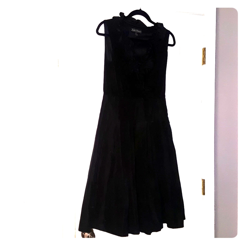 Classy black Dress size 6‎